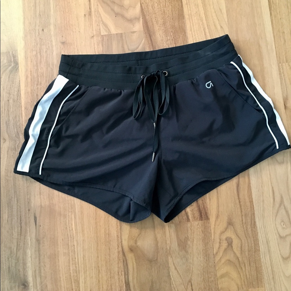 Gap Fit grey & white shorts